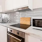 Apartamento Sunlit & Patio - Prime *