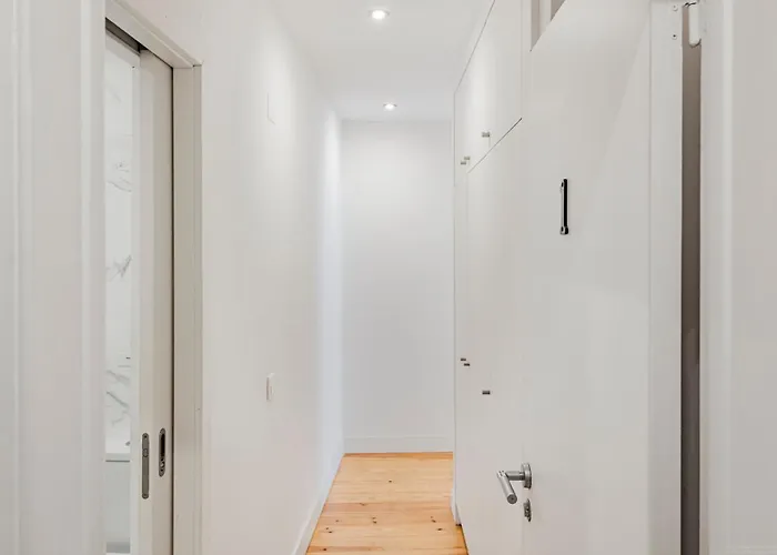 Sunlit & Patio - Prime Apartament