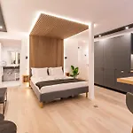 Sunlit & Patio Studios - Prime Lisbon
