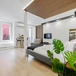 Sunlit & Patio Studios - Prime Lisbon *