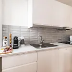 Sunlit & Patio Studios - Prime Lisbon Διαμέρισμα