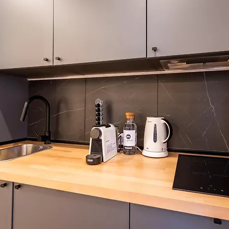 Charming Loft In Bairro Alto - Jj דירה