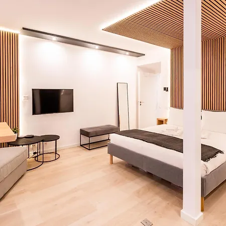 Sunlit & Patio Studios - Prime Lisbon Apartment Lisbon