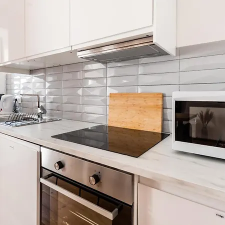 Apartment Sunlit & Patio Studios - Prime Lisbon *