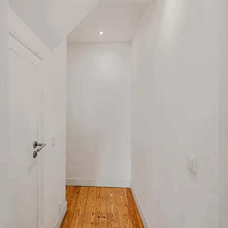 Charming Loft In Bairro Alto - Jj דירה *
